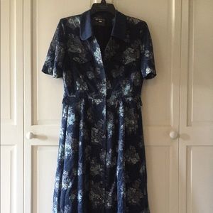 Classic pleated one piece dress, size 6.